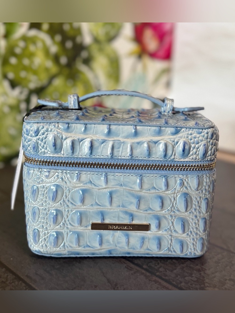 Brahmin Small Charmaine
Heavenly Blue Melbourne
Genuine Leather NWT price firm
